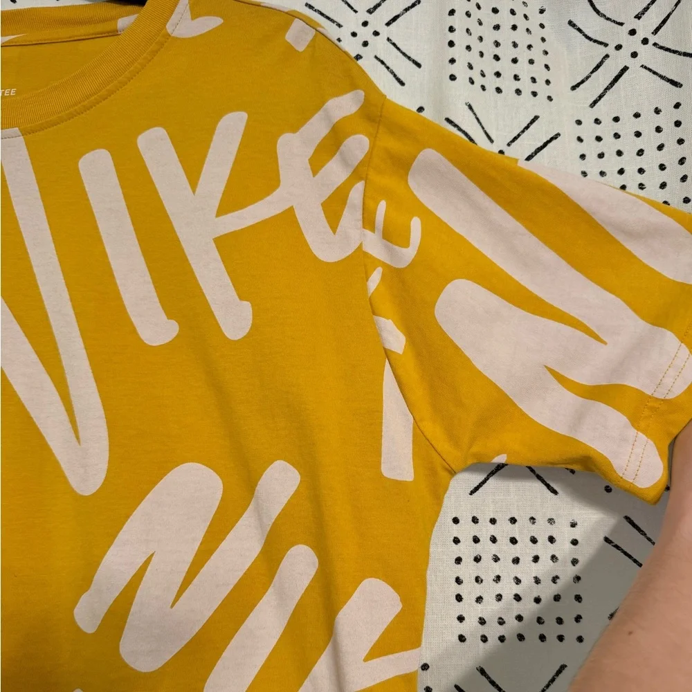 NIKE Logo Mash Crop T-Shirt - Picture 5 of 7
